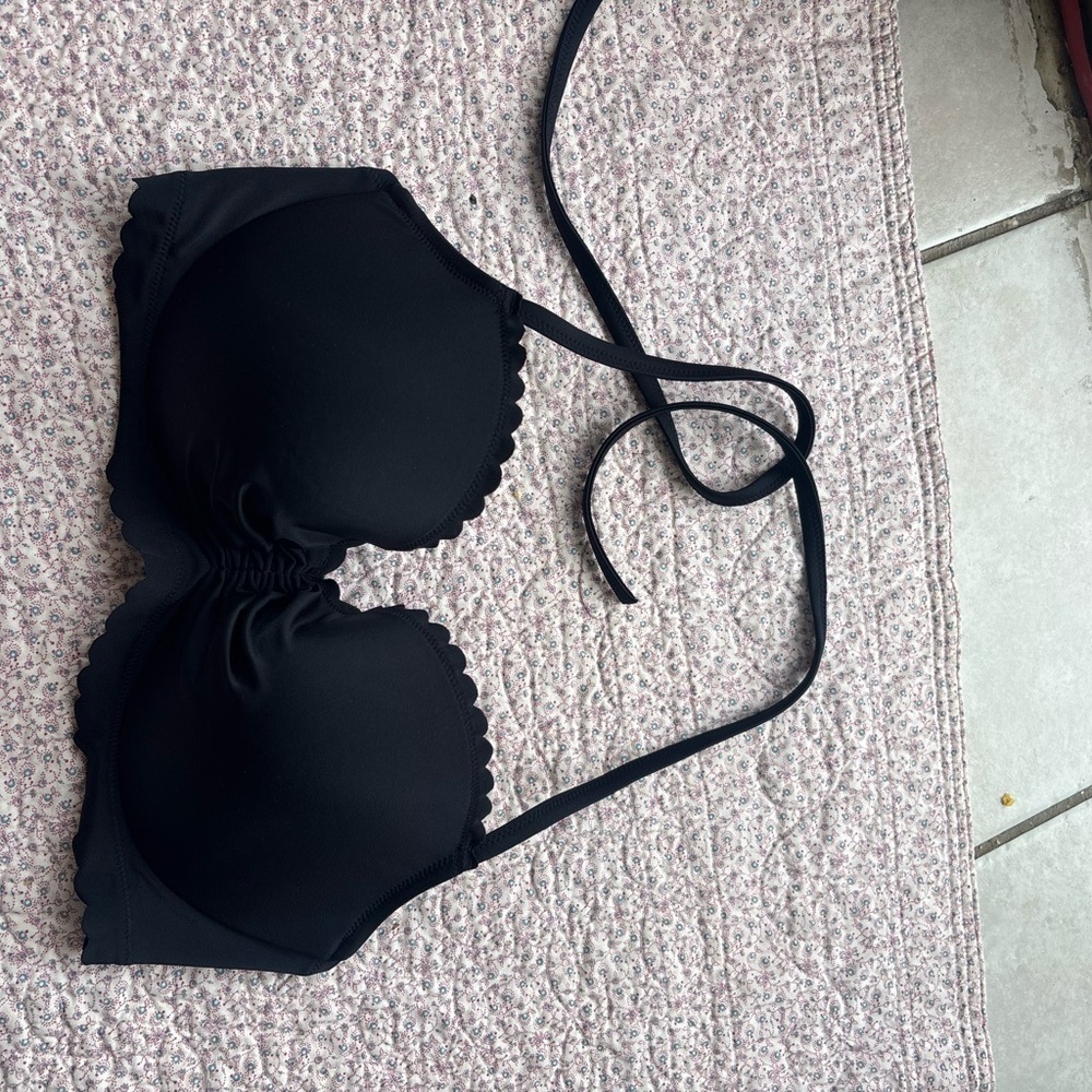 Victoria's Secret Black Scallop-Edge Push-Up Bra Top